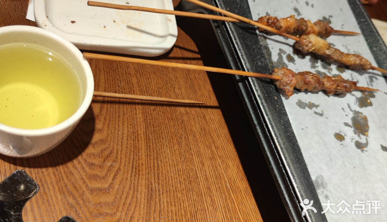 孩子都感觉挺好吃。肉筋和羊肉串加起来点了十几个