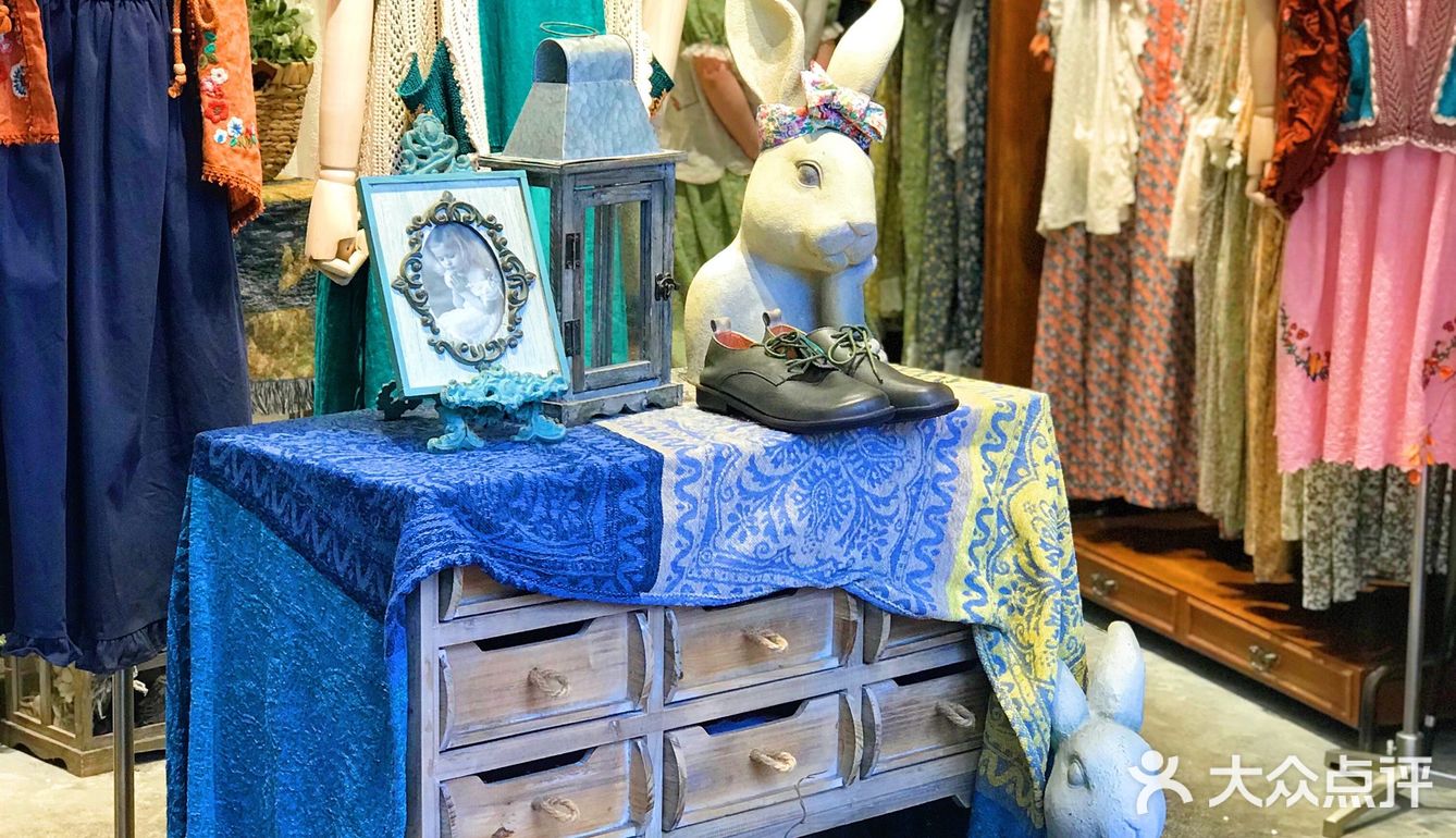 走进爱丽丝梦游仙境的服装店花拾光