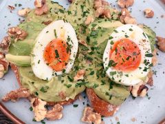 牛油果煮蛋吐司-RAC BAR(安福路店)