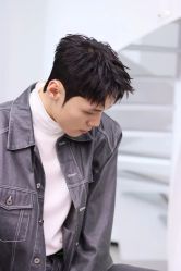 -一家只做男发烫染的店