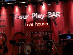 -FOUR PLAY BAR