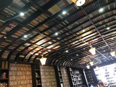 -钟书阁(松江泰晤士小镇店)