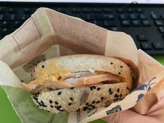 -瑞幸咖啡(岳家嘴地铁站店)
