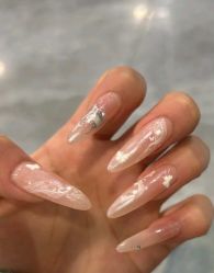 -蜜桃美甲美睫化妆