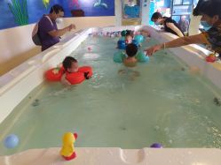 -欢乐悠游婴儿游泳(金碧花园店)