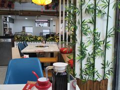 -毛辣果·贵州红酸汤牛肉火锅(西单店)