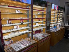 -优医视平价眼镜蔡司依视路折扣工厂店(十里堡店)