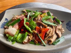 大脚菌炒腊肉-郑件洋芋饭庄