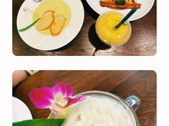 -Chom Cafe and Restaurant