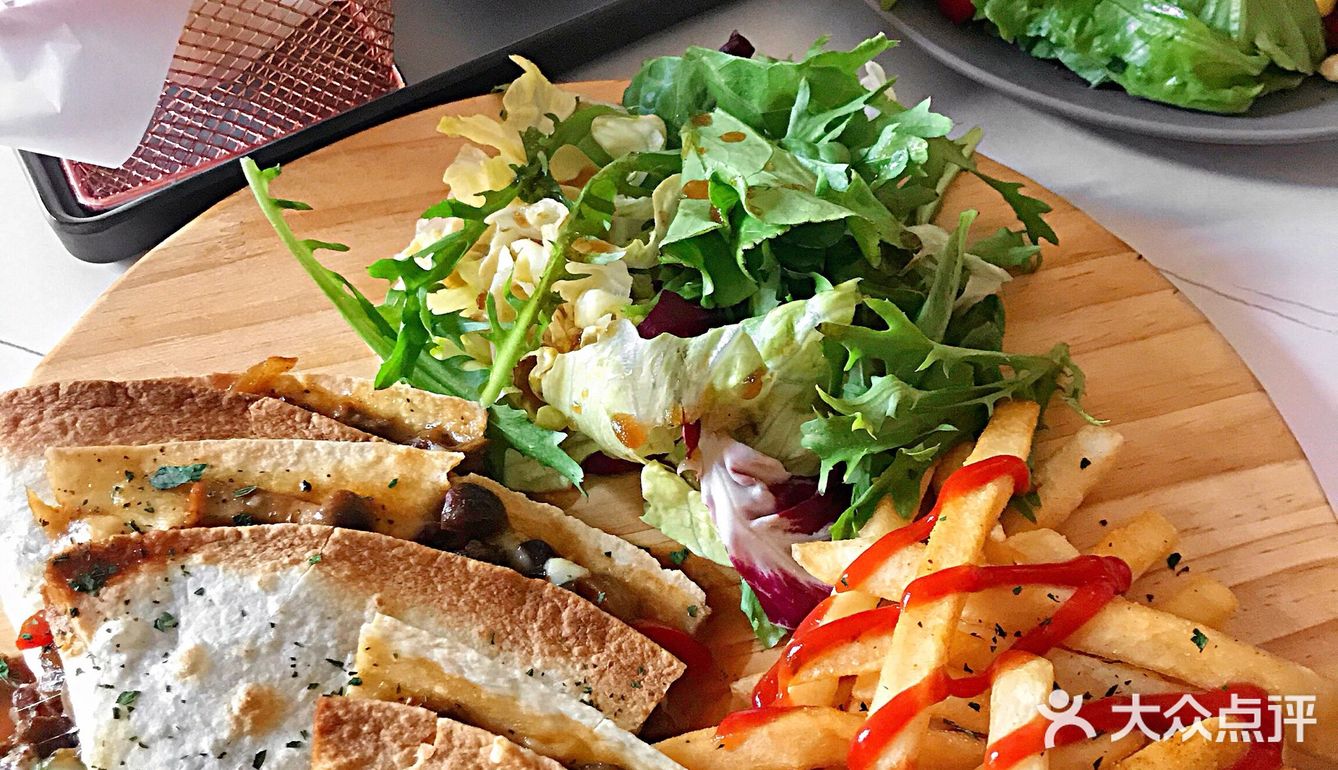 这家复古咖啡店🈶一羊千喜❗太可爱了🐏