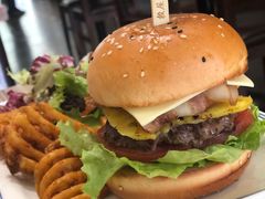 安格斯香煎牛肉汉堡-榖屋house of flour(张江首店)