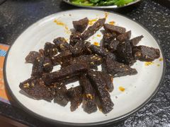 -何妹湿辣牛肉·粤式烧烤砂煲(桂雅路店)