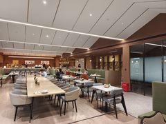 -上海虹桥中心爱琴海亚朵S酒店