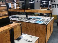 -罗伯特眼镜·蔡司官方授权(罗湖国贸店)