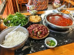 -黄利砖万峰林布依特色酸笋牛肉馆