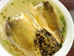 雪菜脱骨黄鱼面-洪大妈·黄鱼面(金山嘴渔村店)