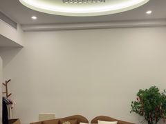 -欧辰国际酒店(重庆欢乐谷轻轨站店)