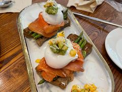 三文鱼牛油果芦笋水波蛋-AFS Cafe & Canteen(闽江二路店)
