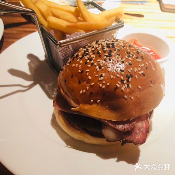 Judy's  spot招牌牛肉汉堡图片