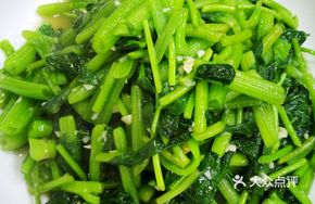 Garlic Stir-fried Sweet Potato Shoots and Loofah Sprouts