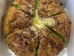 蒜香奶酪包-欧佩拉(段家坝店)