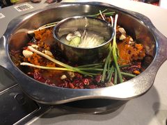 鸳鸯锅-周幺妹重庆老火锅(银泰城总店)