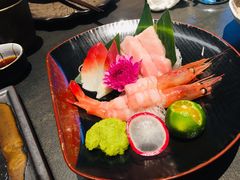 -铭牛烧肉·和牛海鲜自助(高新月牙湖店)