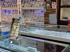 -三叶眼镜城批发市场(上海火车站店)