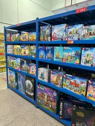 -逝水玩具折扣店