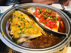 -阿瓦山寨·湘菜现炒·剁椒鱼头王(咸阳总店)