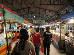 -席娜卡琳火车铁道夜市