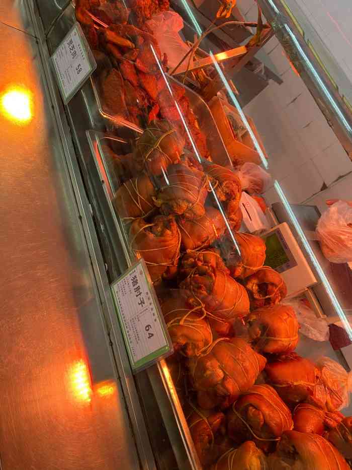 上海信利熏腊店(站前总店)-"这家熏腊店真的是越做越差,服务连一星都