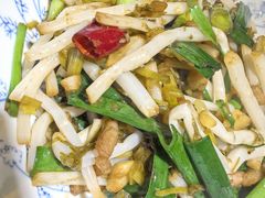 小炒花生苗-魏铭鱼头捞饭(晋阳路店)