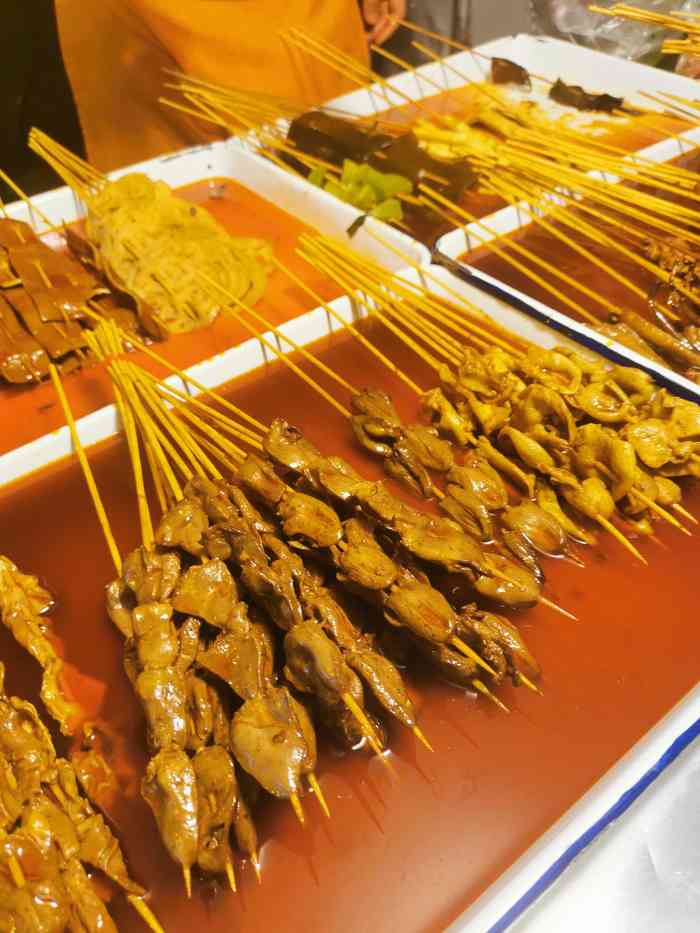 闻手辣卤串兔头-"在附近吃饭 就顺便过去买点辣卤给我爸下酒.