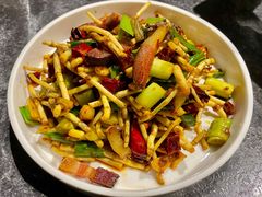 折耳根炒腊肉-泉味道贵州厨房(三里河店)