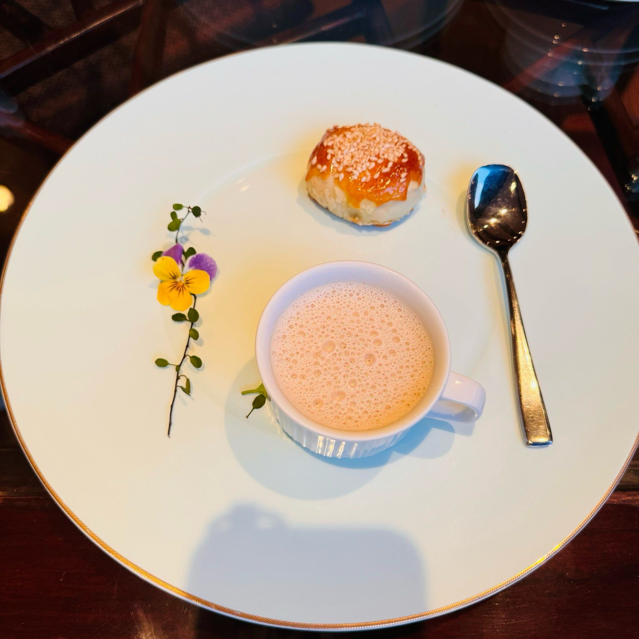 让杨先生陪我来惦记很久的白天鹅玉堂春暖餐厅,打卡米其林套餐～
