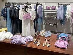 -URBAN REVIVO(高德置地广场·春广场店)