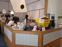 -彳亍咖啡·这里(水湾路店)