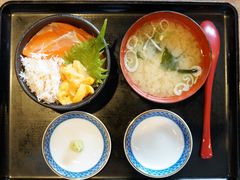 海胆三文鱼蟹腿饭-札幌二条市场 大矶(本店)