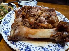 饼夹肘子-老天桥酱肉烧饼夹肘子(天桥店)