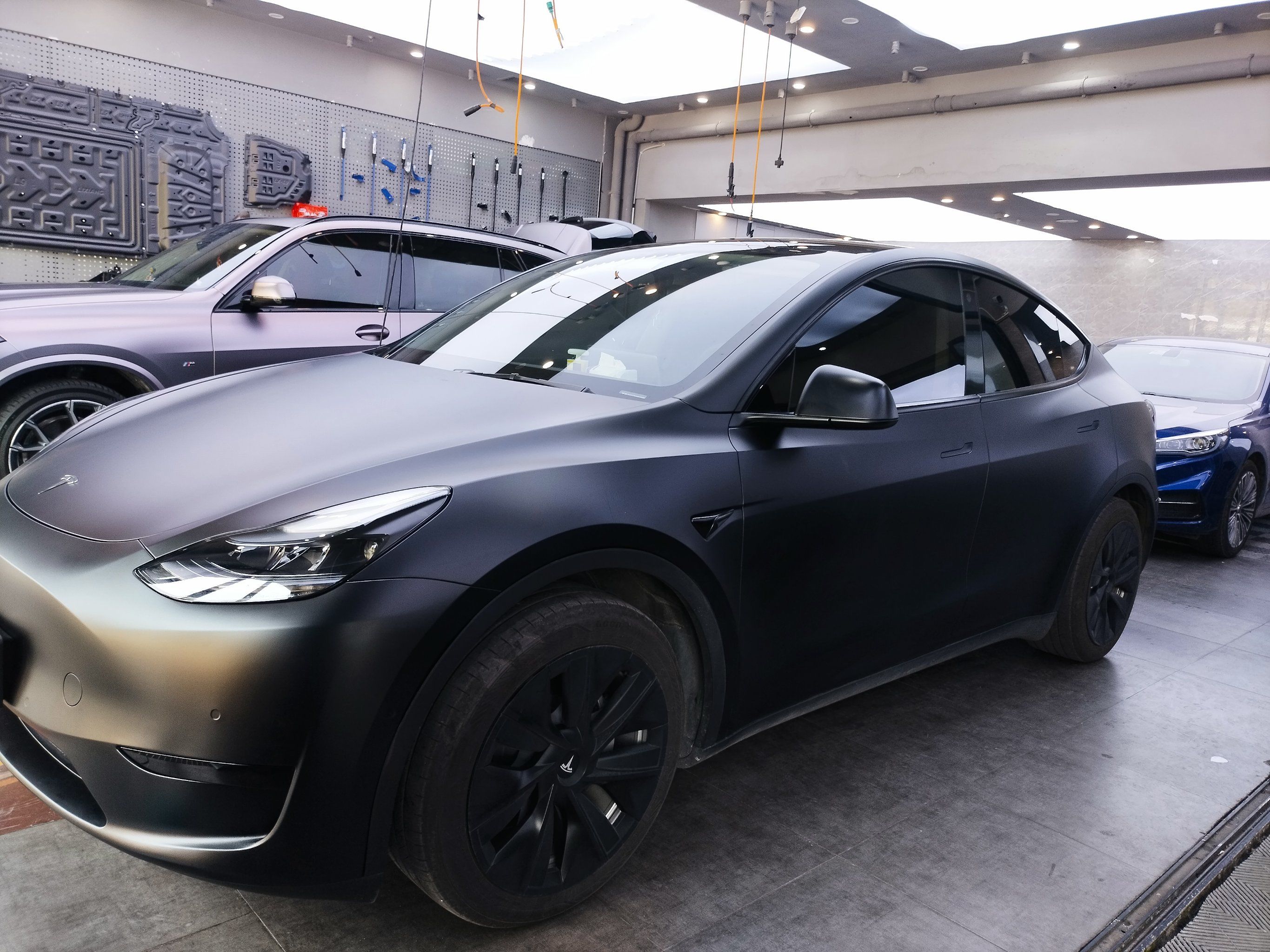 特斯拉model y原漆黑色改色黑武士膜效果