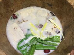 -滇香肴·云南菜蒸汽石锅鱼(云南北路店)