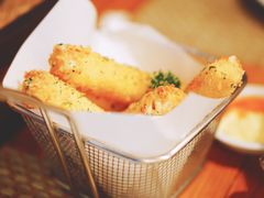 -Chom Cafe and Restaurant