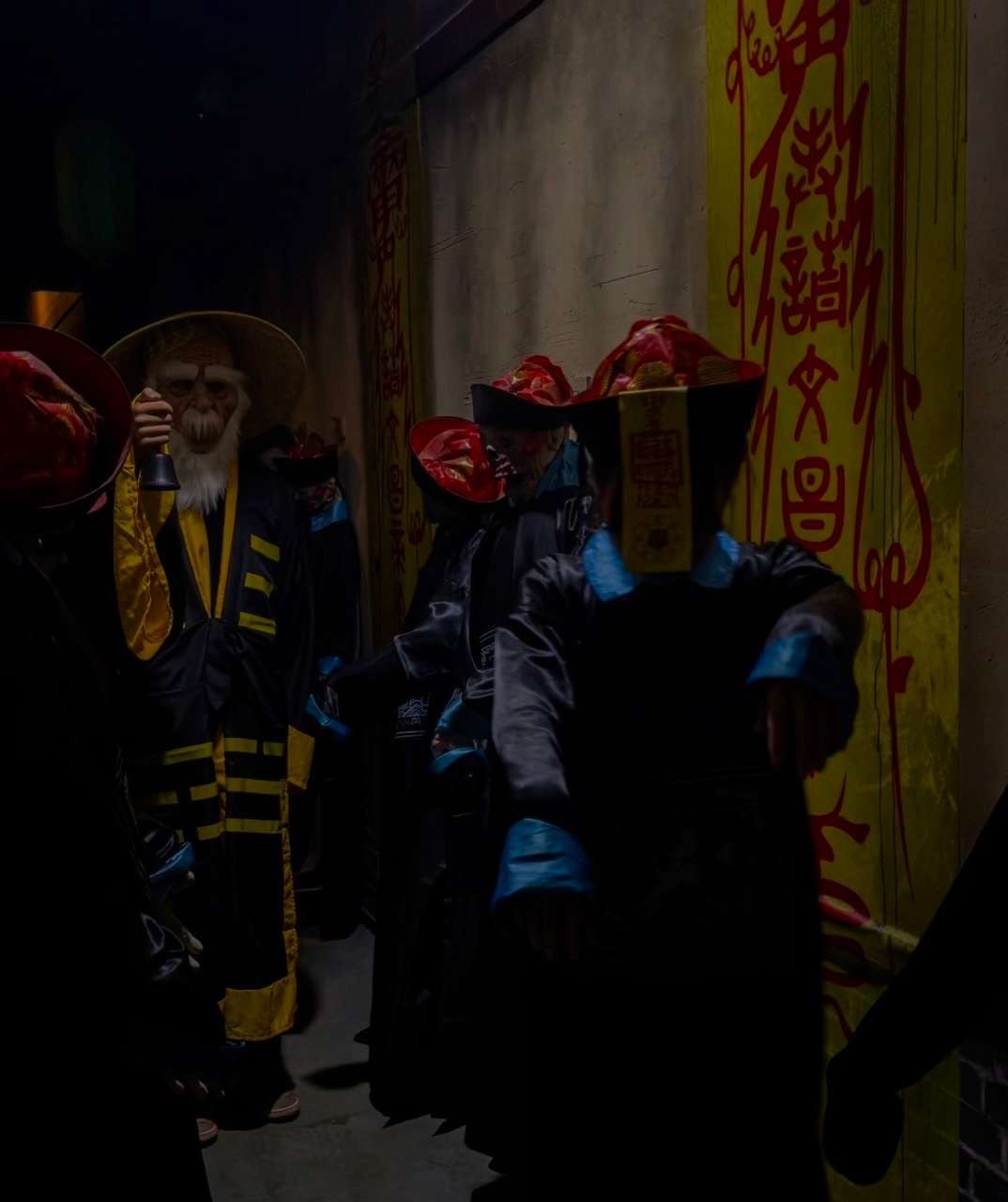 长藤密室赶尸人