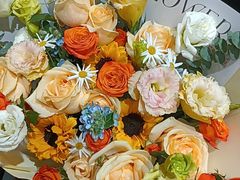 -何兮花店·气球派对鲜花店(马桥银春路万科城店)