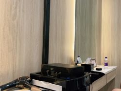 -HAIR CORNER
