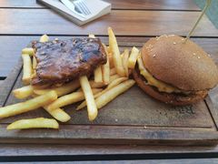 -Ribs & Burgers The Rocks