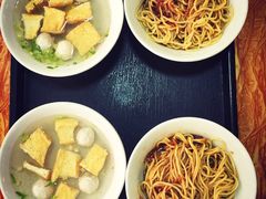 -松树干拌面店