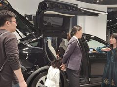 -TESLA 特斯拉(上海太古汇体验店)