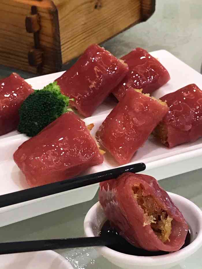 明粤酒家-"逛公园好落脚的地方!环境还行,吃的东西谈.